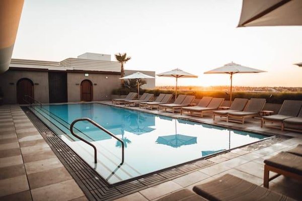 Comment construire une piscine après un déménagement ?